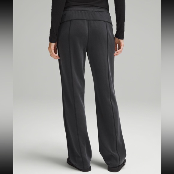 Lululemon - Softstreme Pant - Picture 2 of 9